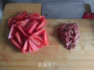 西红柿疙瘩汤的做法步骤：2