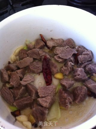 土豆爱上牛肉的做法步骤：3