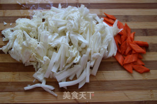 春节的一份清淡【炖白菜冻豆腐粉条】的做法步骤：1