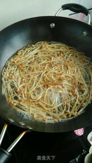 金针菇拌菠菜的做法步骤：1