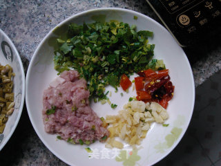 酸豆角炒肉末的做法步骤：1