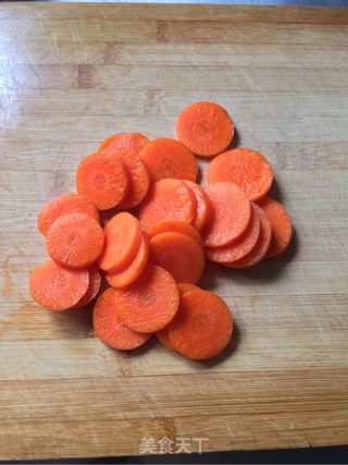 胡萝卜苹果汁的做法步骤：1