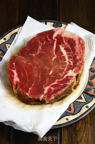 腌汁肉眼牛排的做法步骤：2