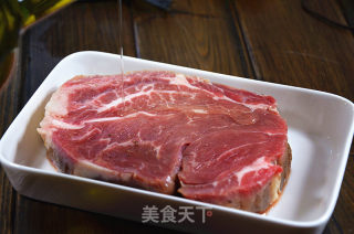 腌汁肉眼牛排的做法步骤：3