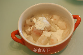 五彩虾仁鳕鱼粒的做法步骤：2