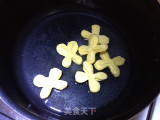 简易版香煎牛排的做法步骤：1