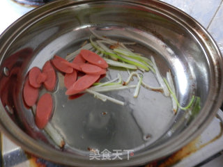 青笋炒火腿肠的做法步骤：4