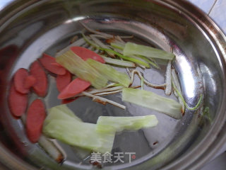 青笋炒火腿肠的做法步骤：5