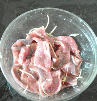 猪肝瘦肉枸杞汤的做法步骤：2