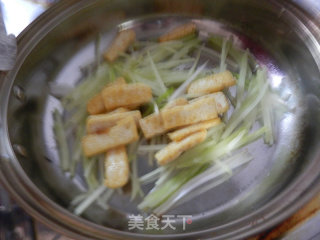 青笋丝油豆腐的做法步骤：3