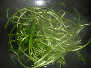 凉拌泥蒿的做法步骤：3