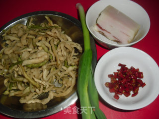 腊肉炒萝卜干的做法步骤：1