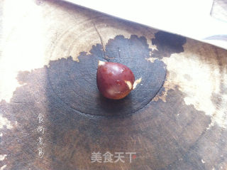 水煮咸香板栗的做法步骤：2