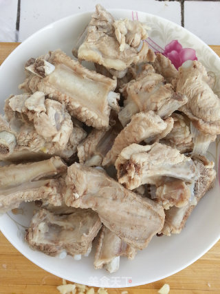 糖醋排骨的做法步骤：2