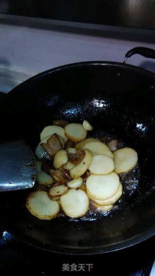 干锅土豆片烧肉的做法步骤：7