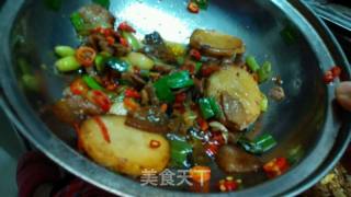 干锅土豆片烧肉的做法步骤：12