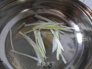 西兰花炒火腿肠的做法步骤：3