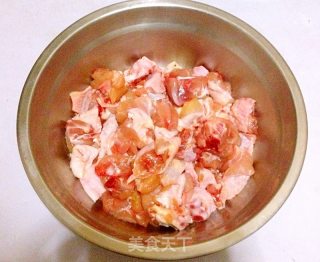 三杯鸡的做法步骤：1