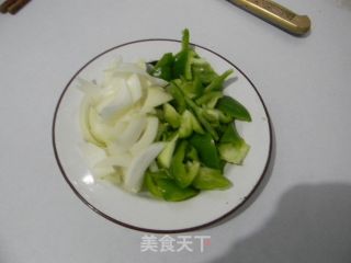 洋葱青椒炒猪肝的做法步骤：3