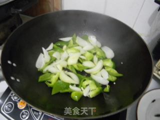 洋葱青椒炒猪肝的做法步骤：4