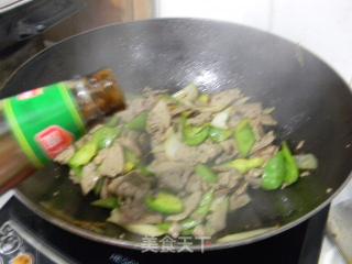 洋葱青椒炒猪肝的做法步骤：6