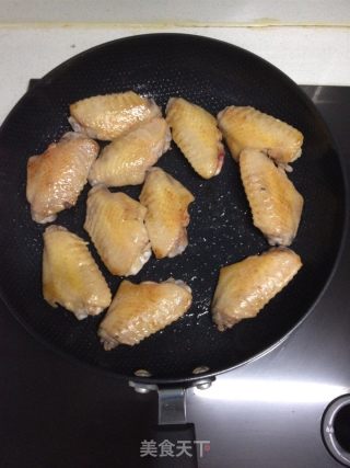 红烧鸡翅的做法步骤：1
