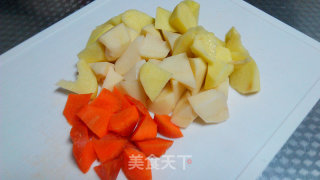 土豆炖牛腩的做法步骤：1