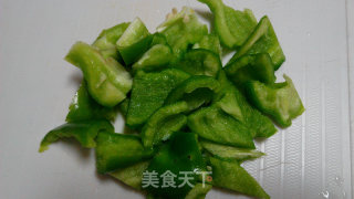 青椒炒蹄筋的做法步骤：1