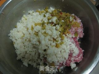 马蹄猪肉饺的做法步骤：2