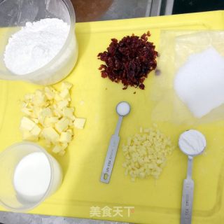 蔓越梅奶酪司康的做法步骤：1