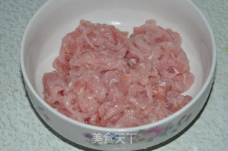 芫爆肉丝的做法步骤：1