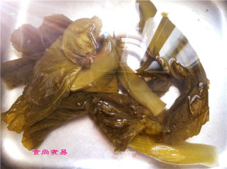 鲫鱼豌豆咸菜煲的做法步骤：3