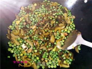 鲫鱼豌豆咸菜煲的做法步骤：12