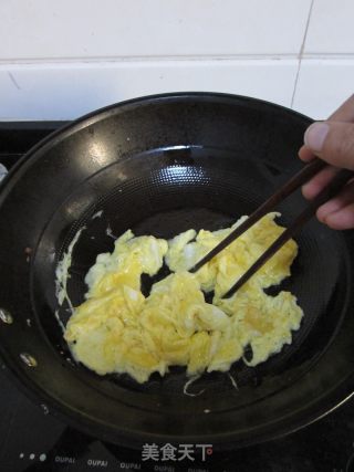 美味下饭菜——香菇剁椒炒蛋的做法步骤：2