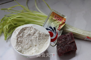 对抗寒冷的高热量——牛肉韭黄煎包的做法步骤：1