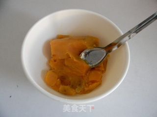 椰香地瓜饼的做法步骤：2