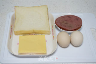 牛肉火腿西多士的做法步骤：1