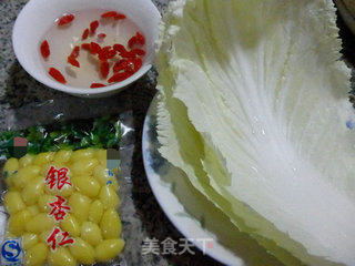 银杏仁炒白菜的做法步骤：1