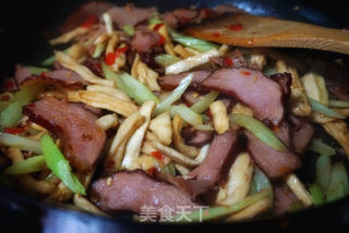 萝卜干炒腊肉的做法步骤：9
