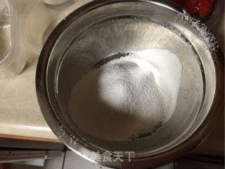 草莓班戟的做法步骤：2