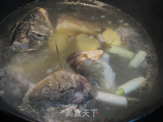 鱼头鱼尾豆腐丝汤的做法步骤：6