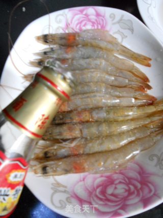 好吃到连虾壳都不想放过——蒜蓉开背虾的做法步骤：2
