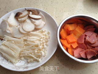 肉片炒鲜菇的做法步骤：1