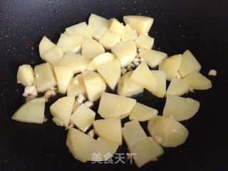 炒孜然味土豆的做法步骤：4