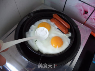 铁板黑椒肠仔鸡蛋的做法步骤：5