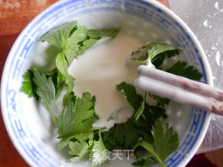 春饼之芹菜叶饼的做法步骤：4