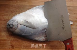 葱油鲳鳊鱼的做法步骤：2