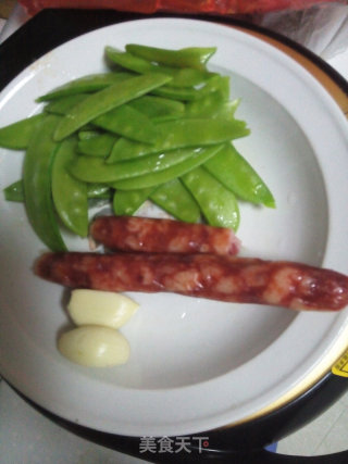 腊肠炒荷兰豆的做法步骤：1