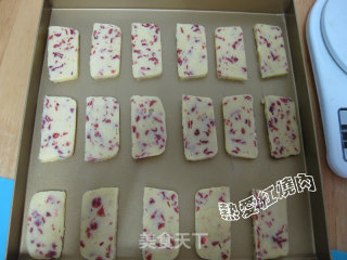 欧式蔓越莓饼干的做法步骤：10