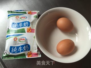 草莓牛奶蛋白甜羹的做法步骤：1